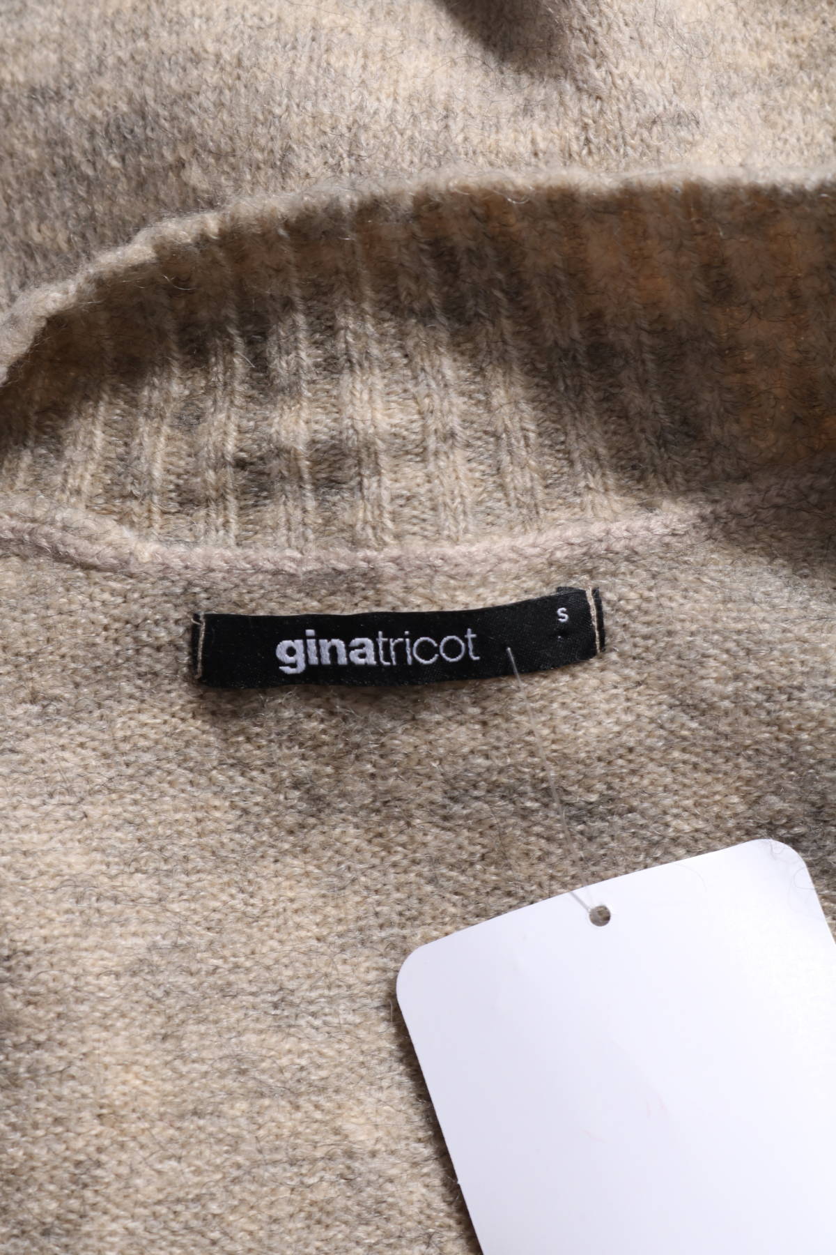 Пуловер GINA TRICOT3