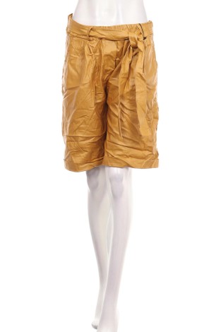 Pantaloni scurţi NEW COLLECTION