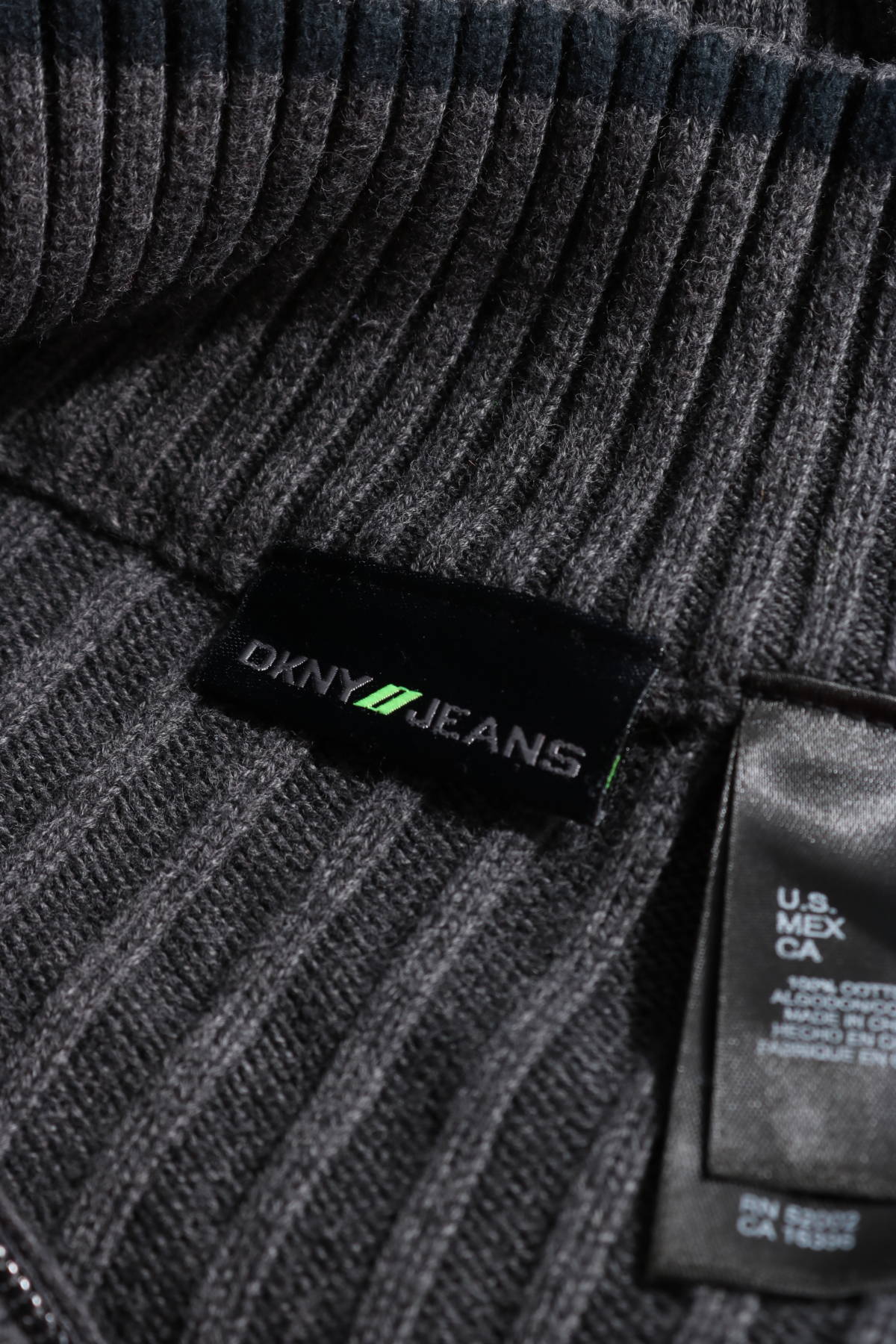 Пуловер с поло яка DKNY JEANS3