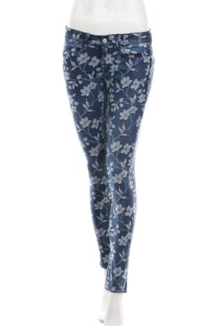 Ластични дънки GUESS - Mania Ластични дънки GUESS
