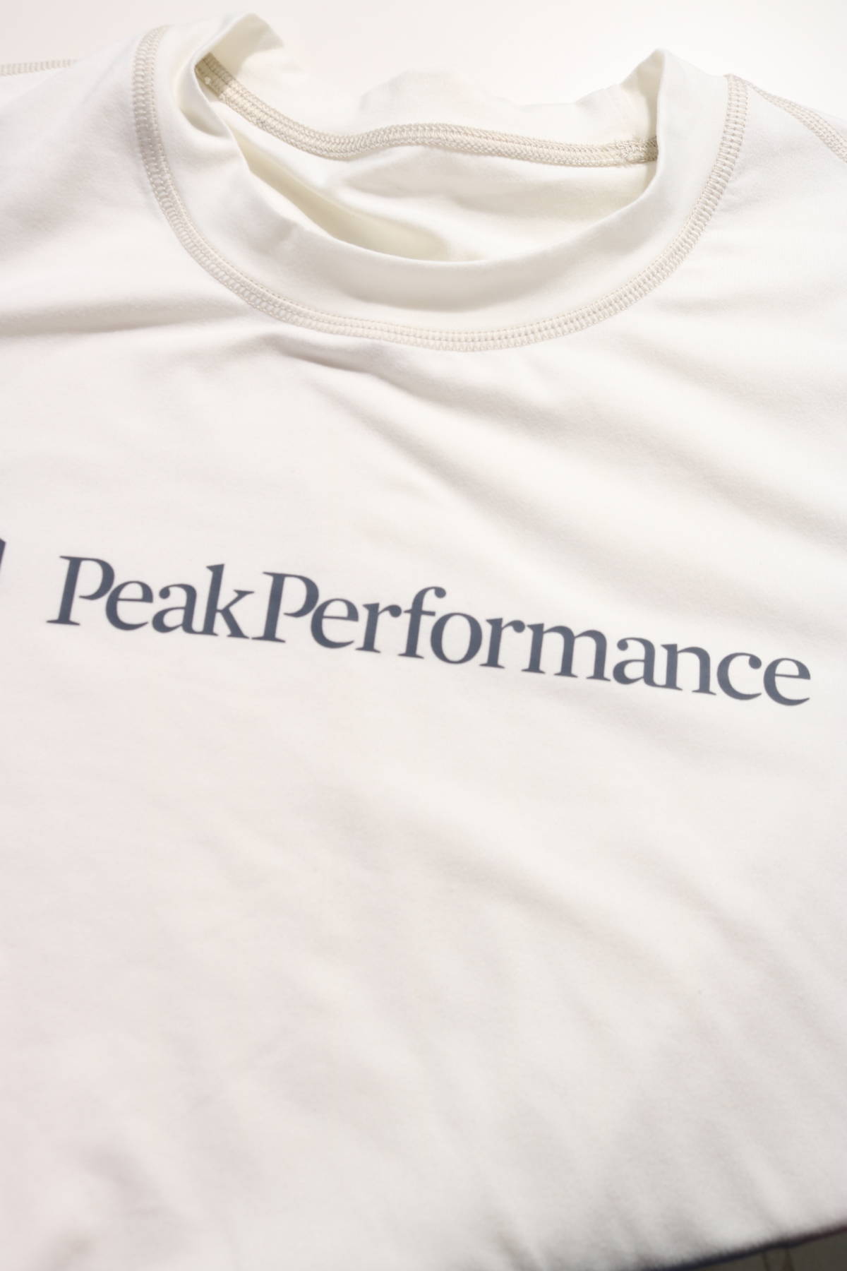 Спортна блуза PEAK PERFORMANCE3