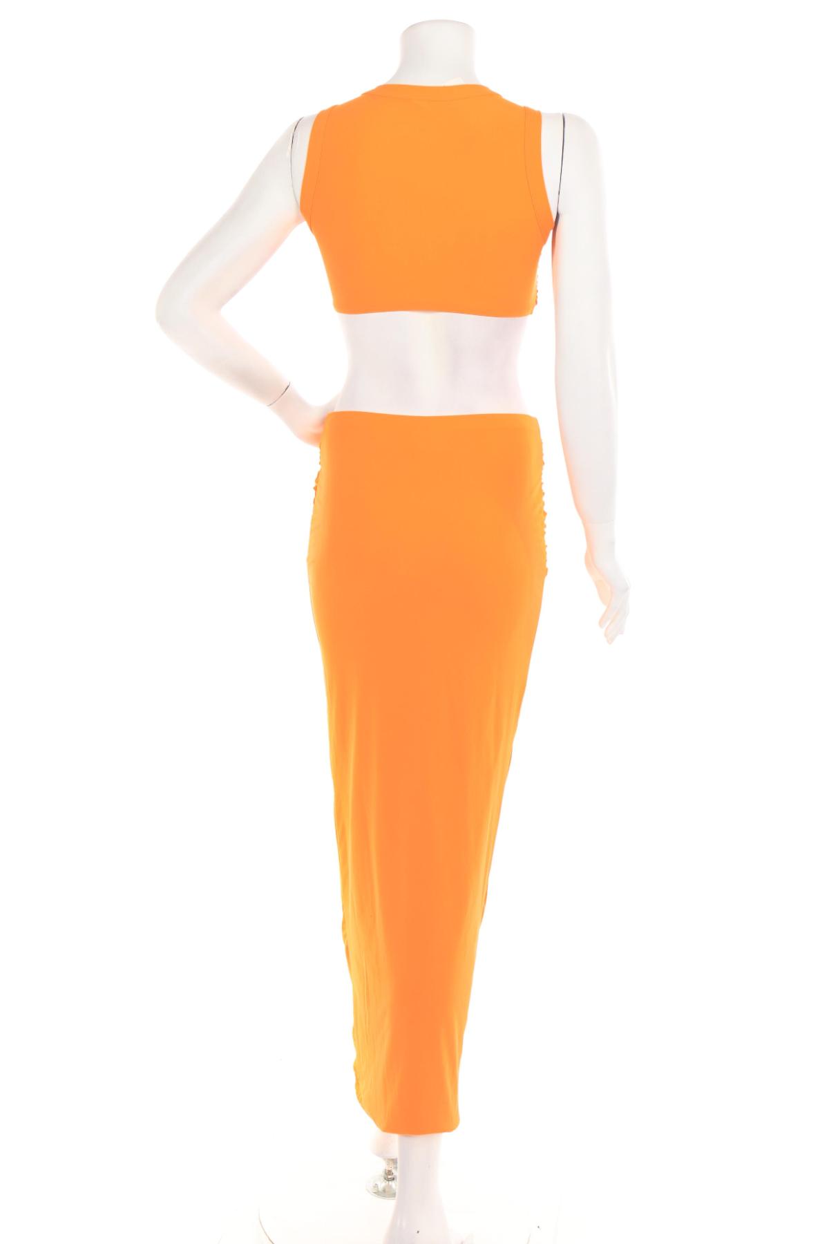 Костюм с пола NO NAME2