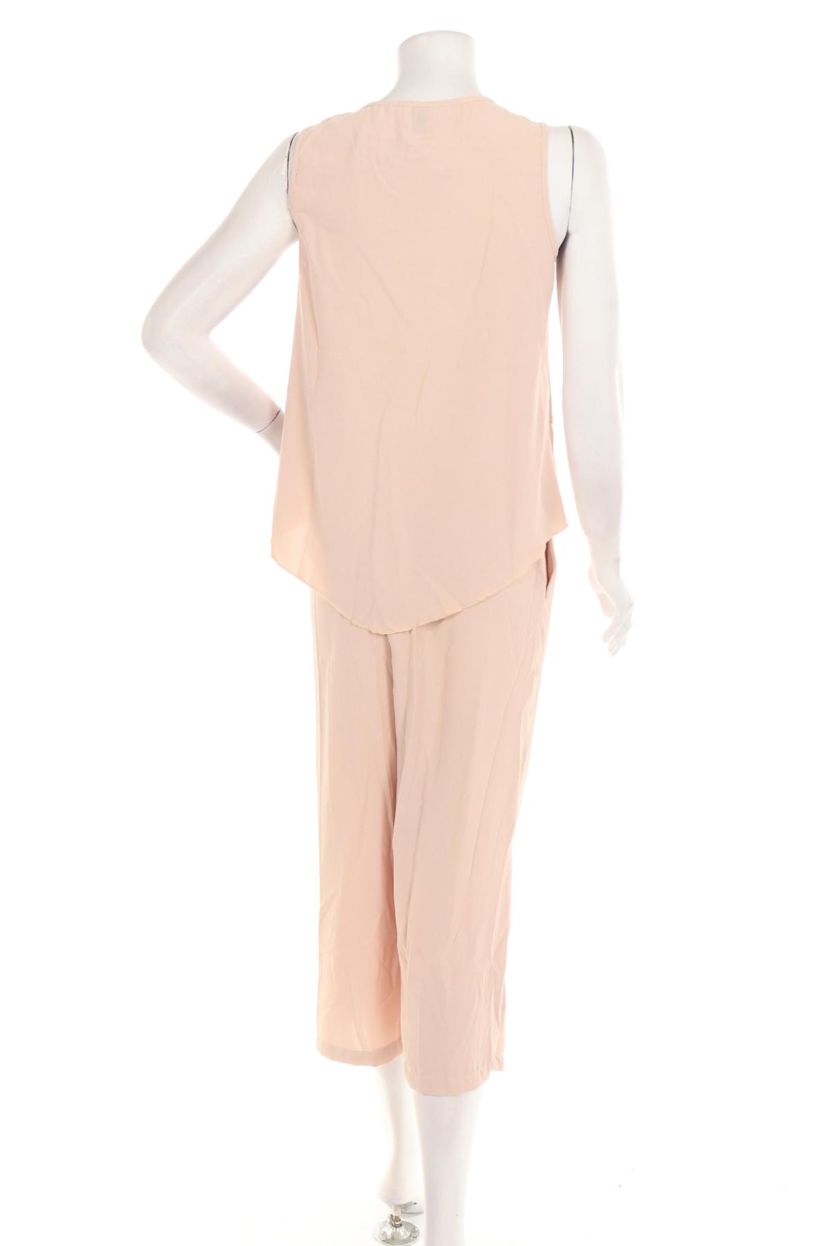 Костюм с панталон EMERY ROSE2