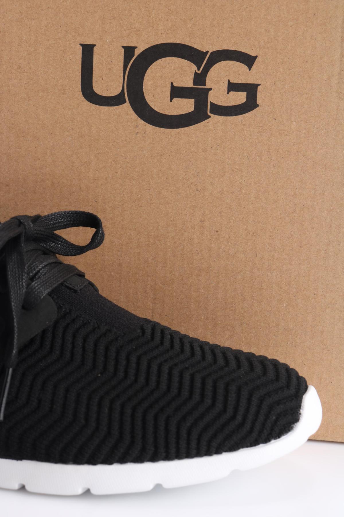 Спортни/Ежедневни обувки UGG4