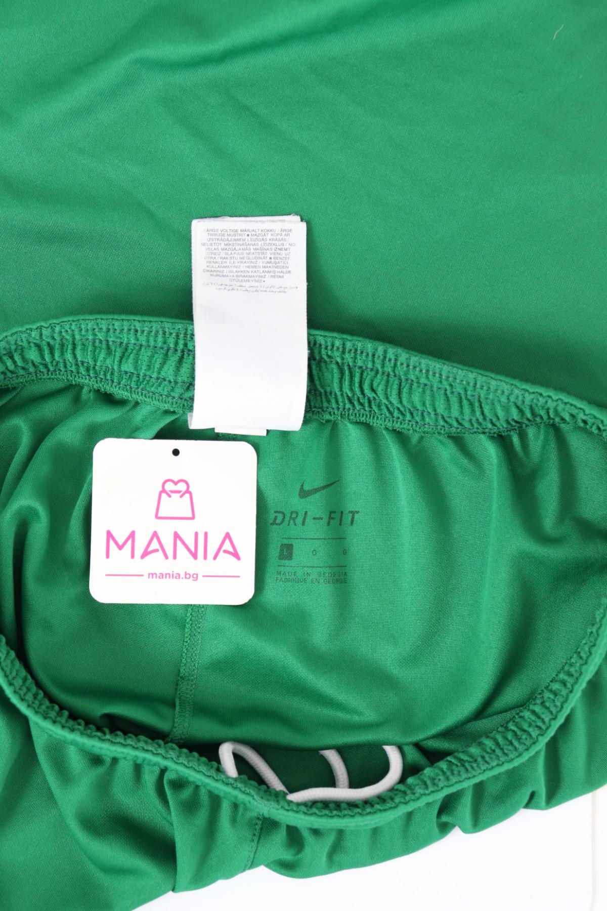 Спортни къси панталони NIKE3