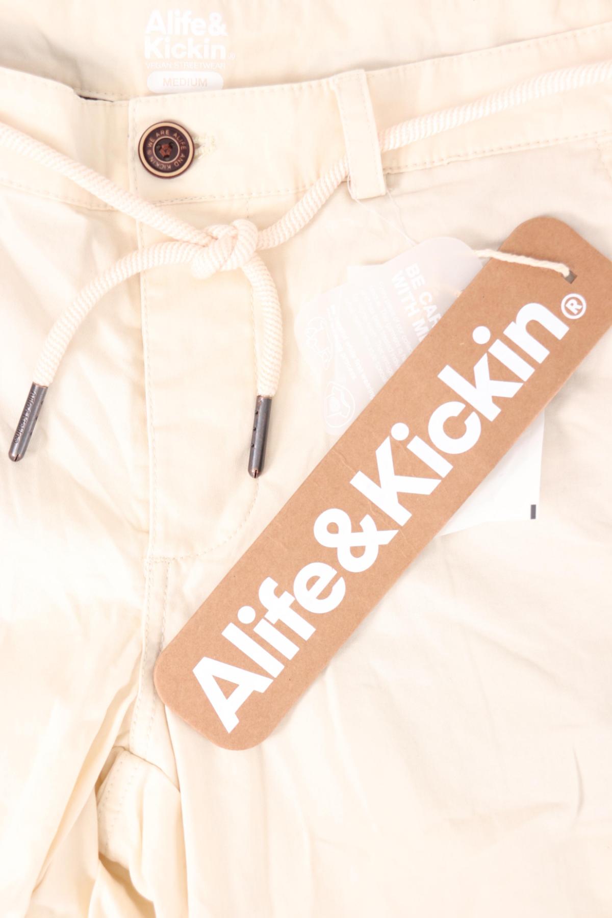 Къси панталони ALIFE AND KICKIN3