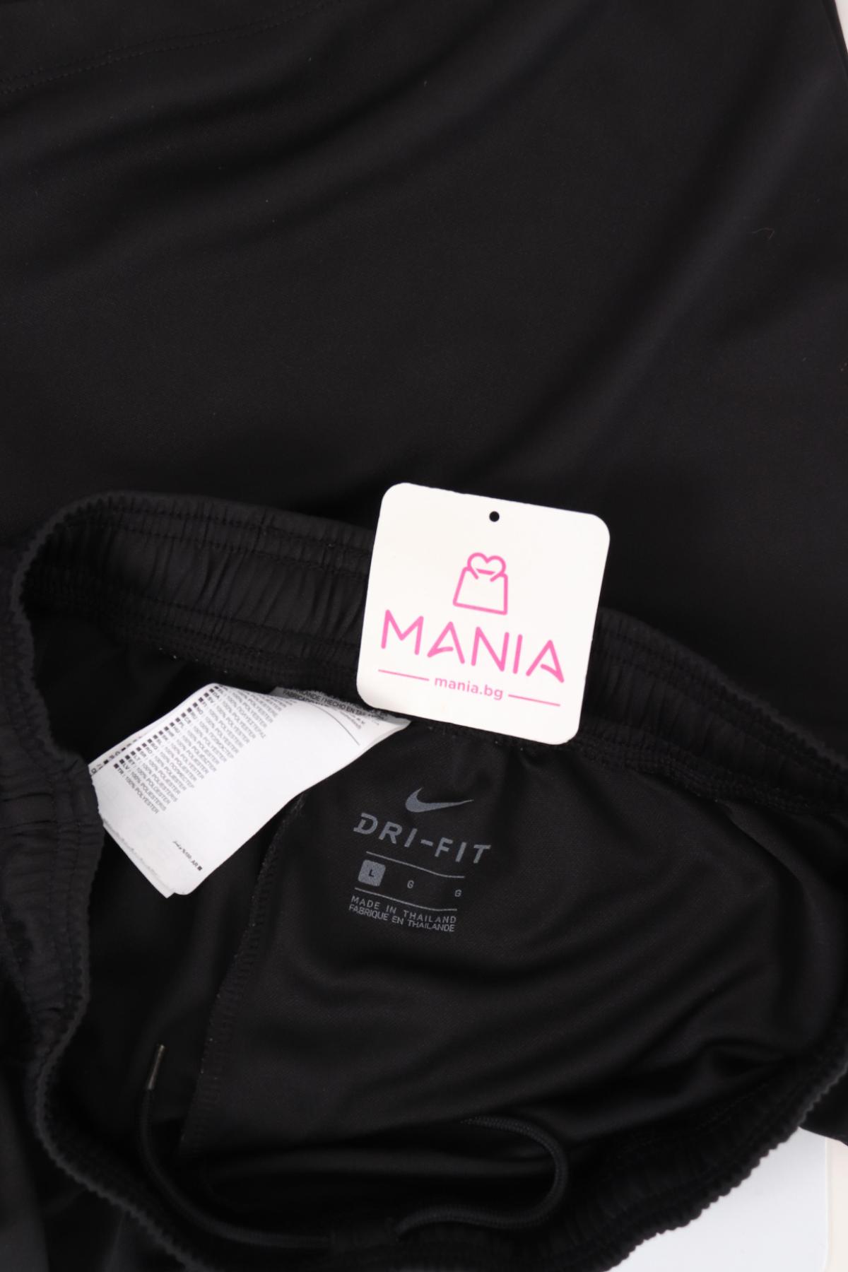 Спортни къси панталони NIKE3