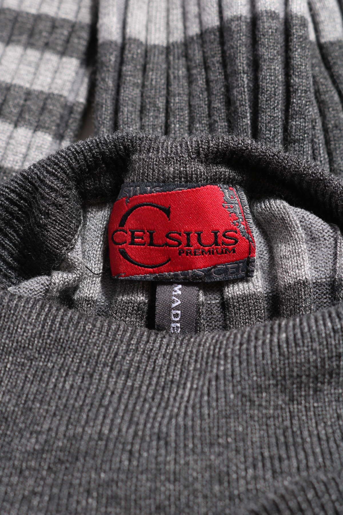 Пуловер с поло яка CELSIUS3