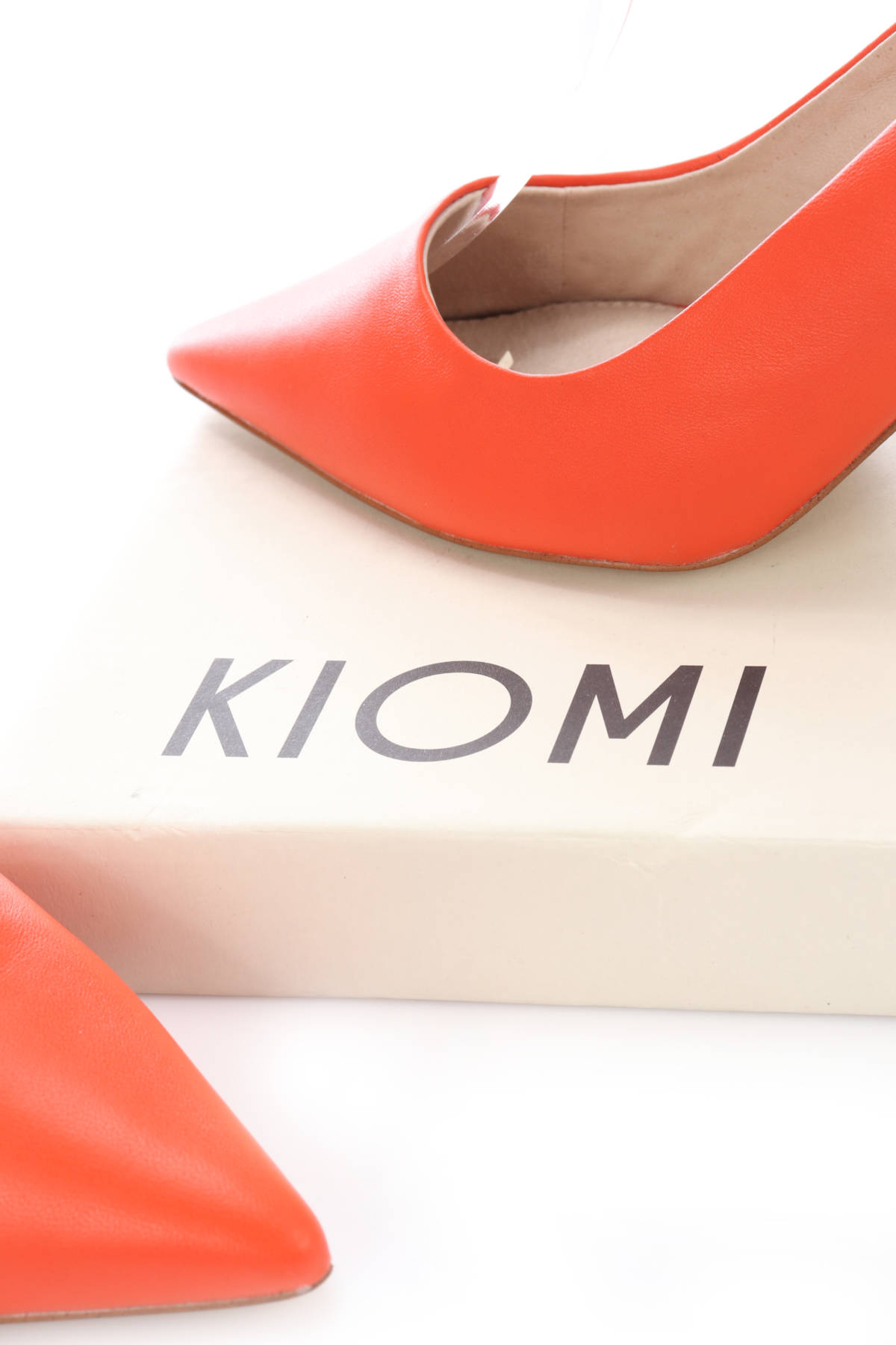 Обувки на ток KIOMI4
