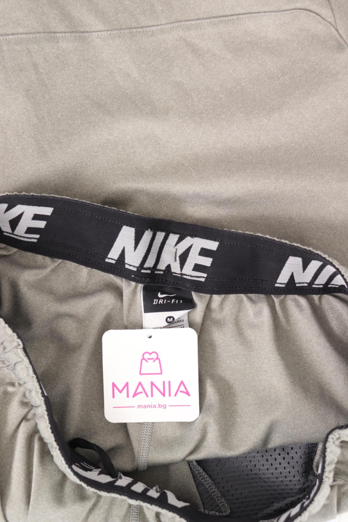 Спортни къси панталони NIKE3