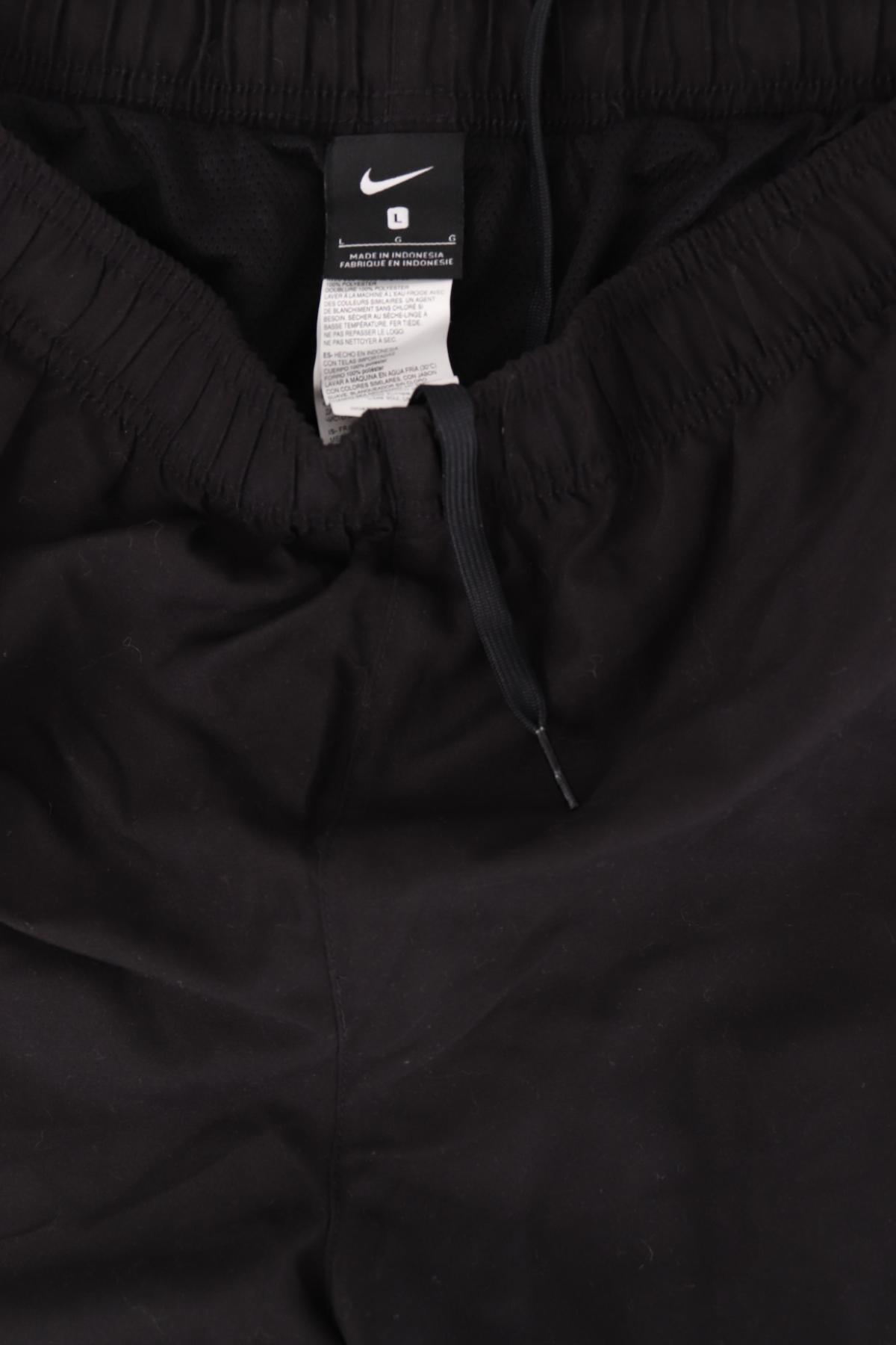 Спортни къси панталони NIKE3