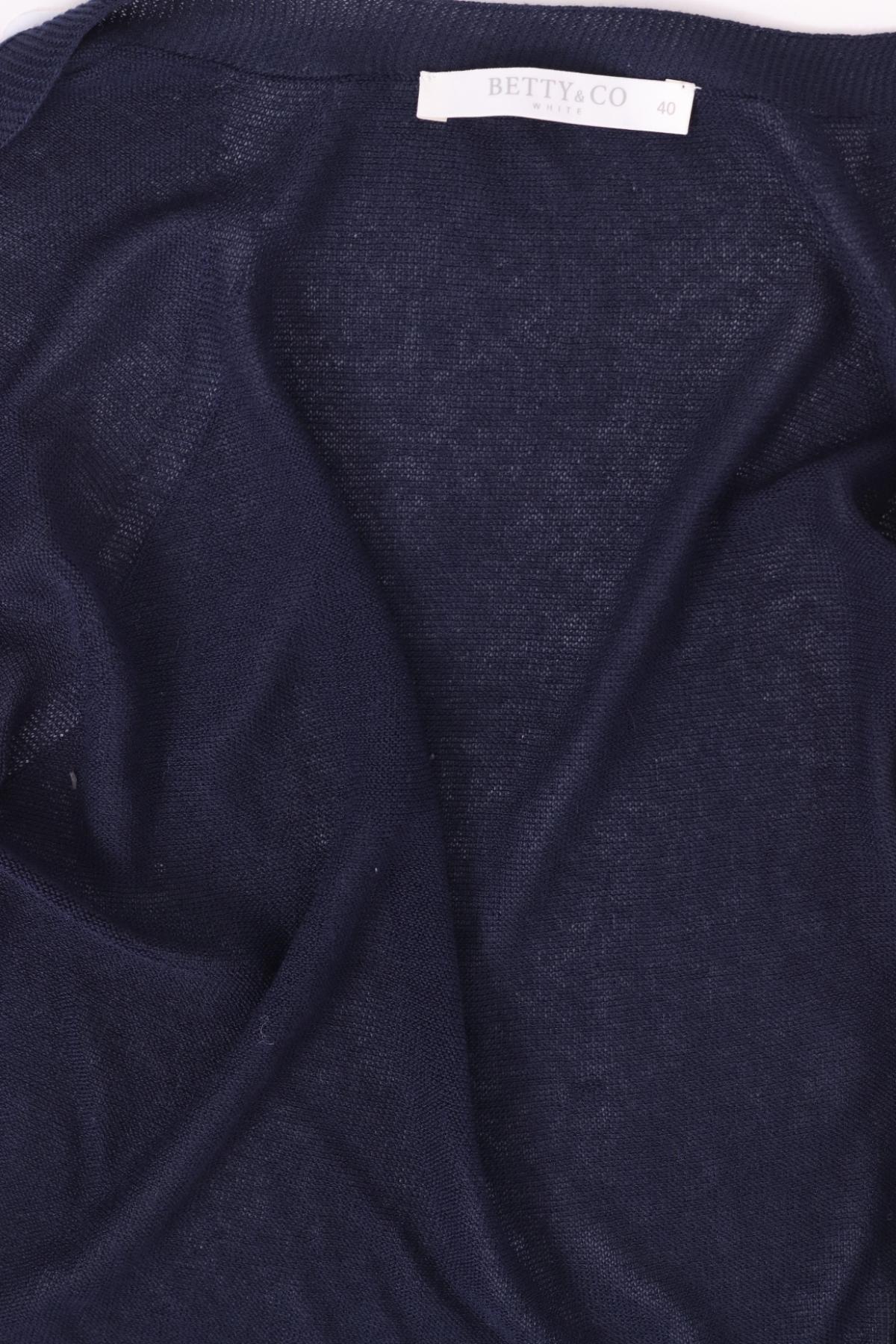 Жилетка BETTY & CO3