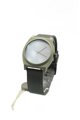 Часовник Nixon - Mania Часовник Nixon