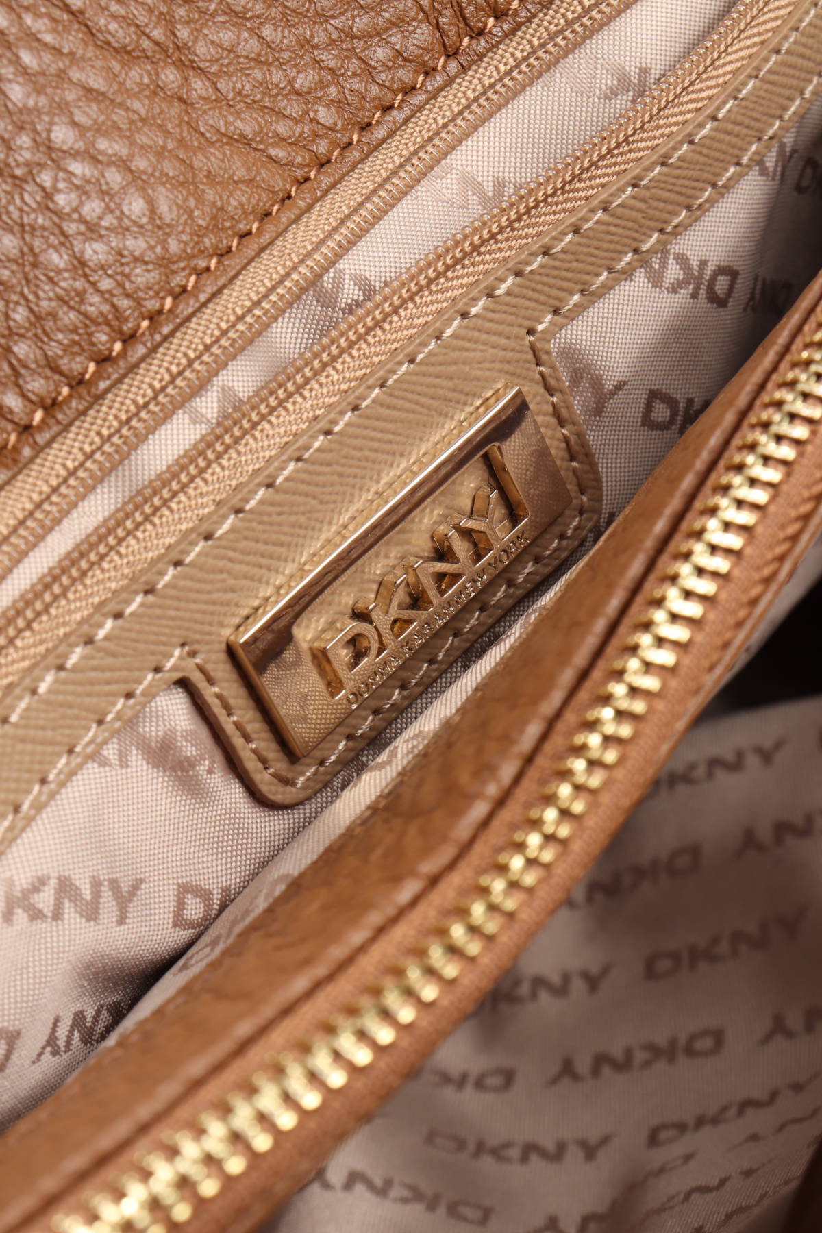 Кожена чанта DKNY3
