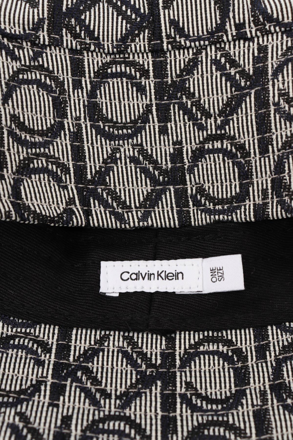Шапка CALVIN KLEIN4 - Mania Шапка CALVIN KLEIN4
