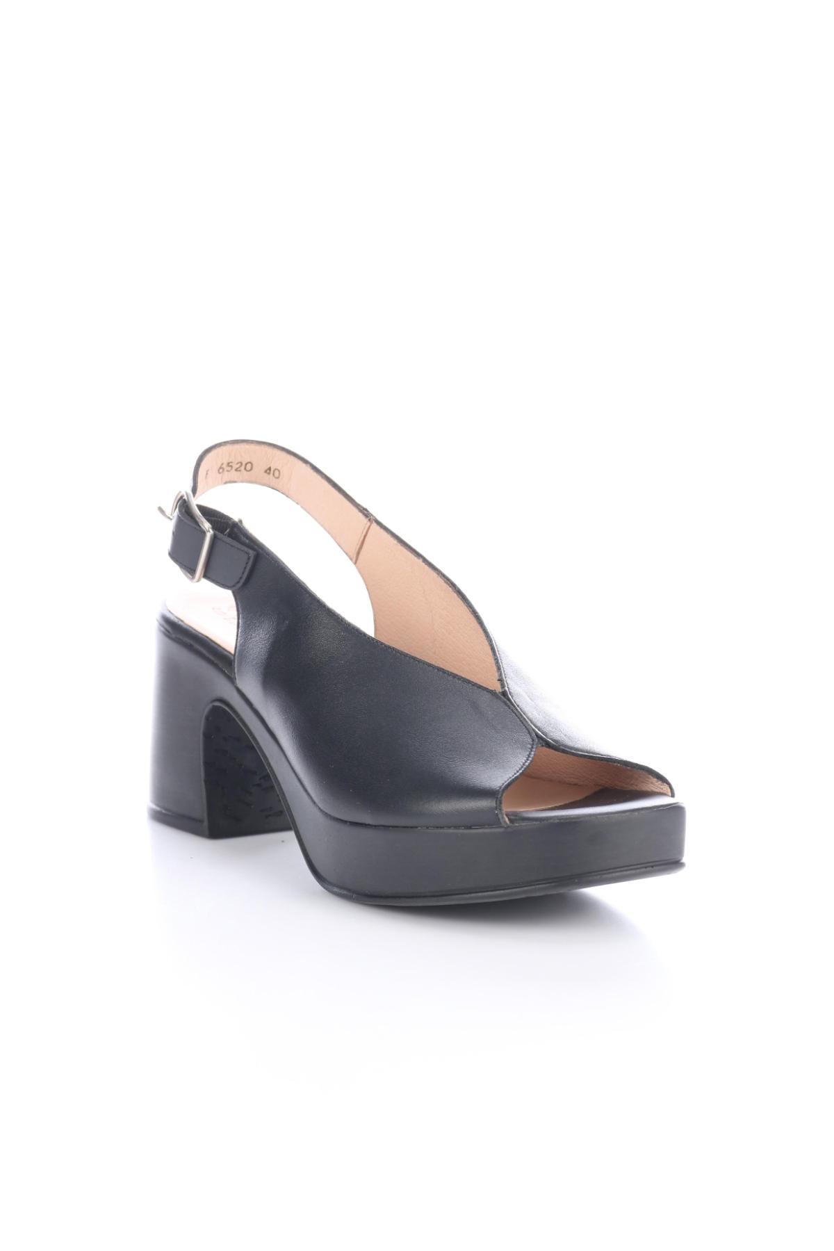 Сандали на ток WONDERS2