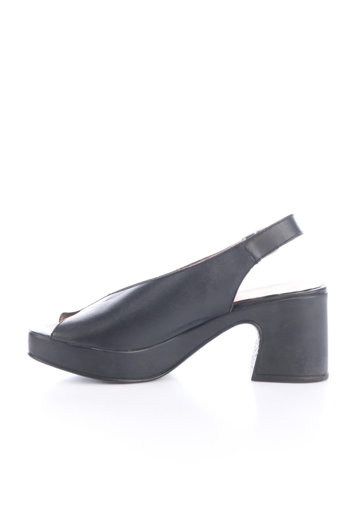 Сандали на ток WONDERS3